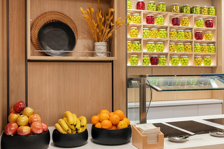 Master Oak in Lufthansa lounge Newark Airport